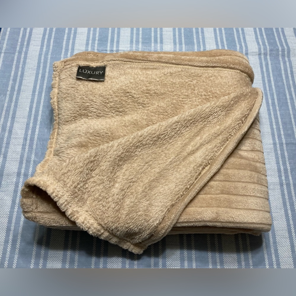💛TODAY***$17***Luxury designer tan colored blanket.